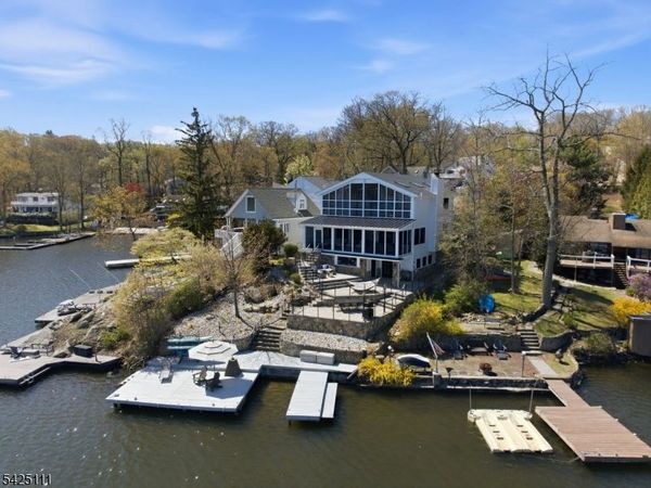 105 Maxim Dr, Hopatcong, NJ 07843