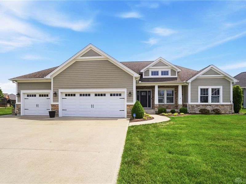 980 Greenmantle Drive, Tipp City, OH 45373 Photo 1