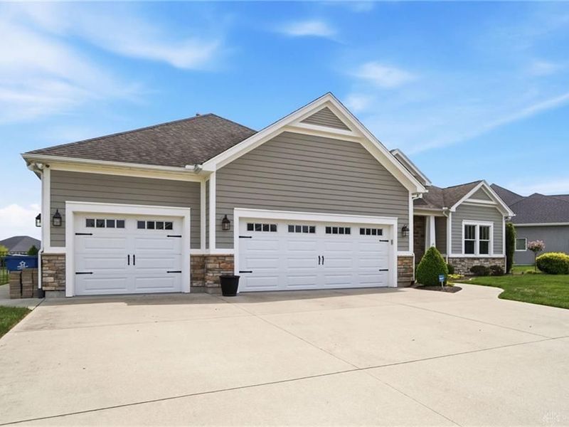 980 Greenmantle Drive, Tipp City, OH 45373 Photo 3