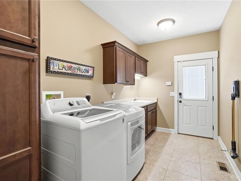 980 Greenmantle Drive, Tipp City, OH 45373 Photo 36