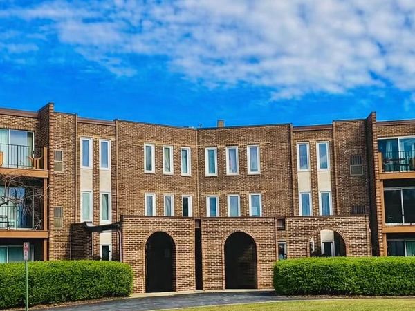 1575 Sandpebble Drive , Unit 104, Wheeling, IL 60090