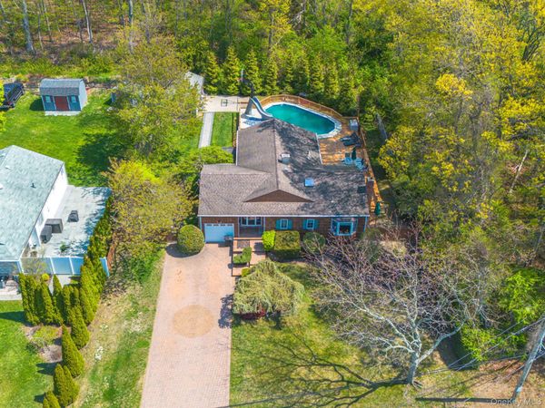 763 Pat Drive, West Islip, NY 11795