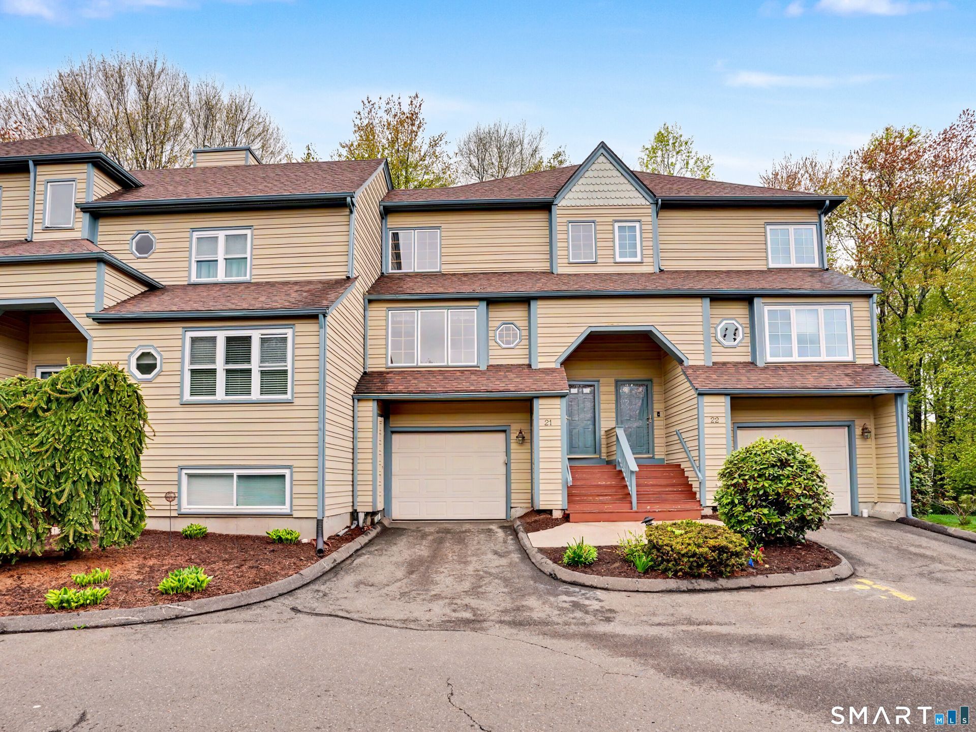 21 L Hermitage, Unit 21, Shelton, CT 06484 Main Photo