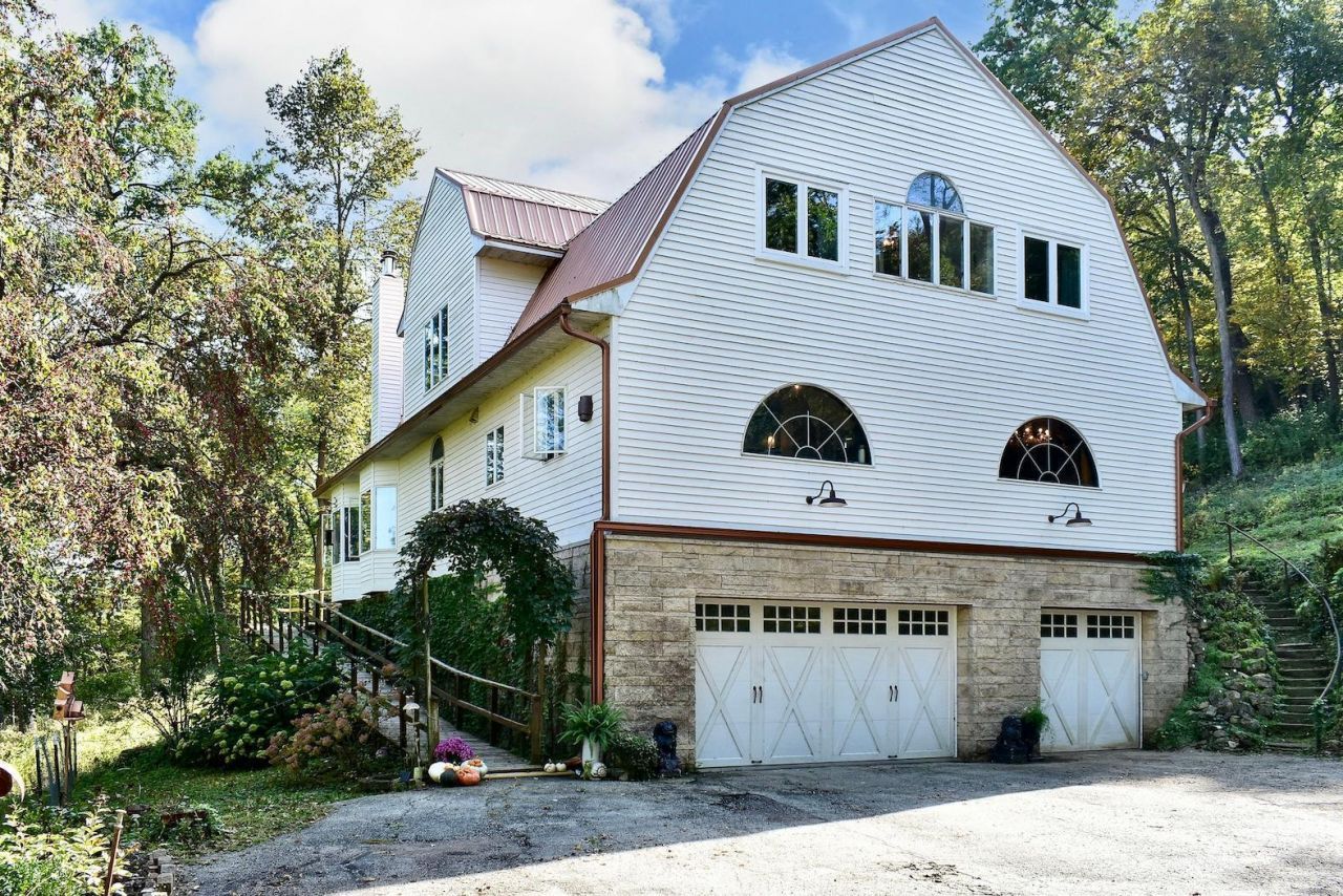 2331 Goodview Road , Winona, MN 55987