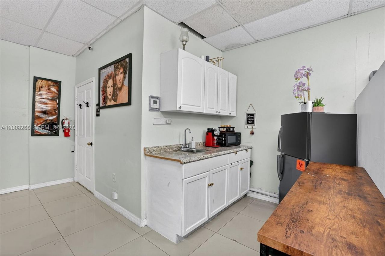 Beauty Salon For Sale On West Kendall , Kendall, FL 33175 Photo