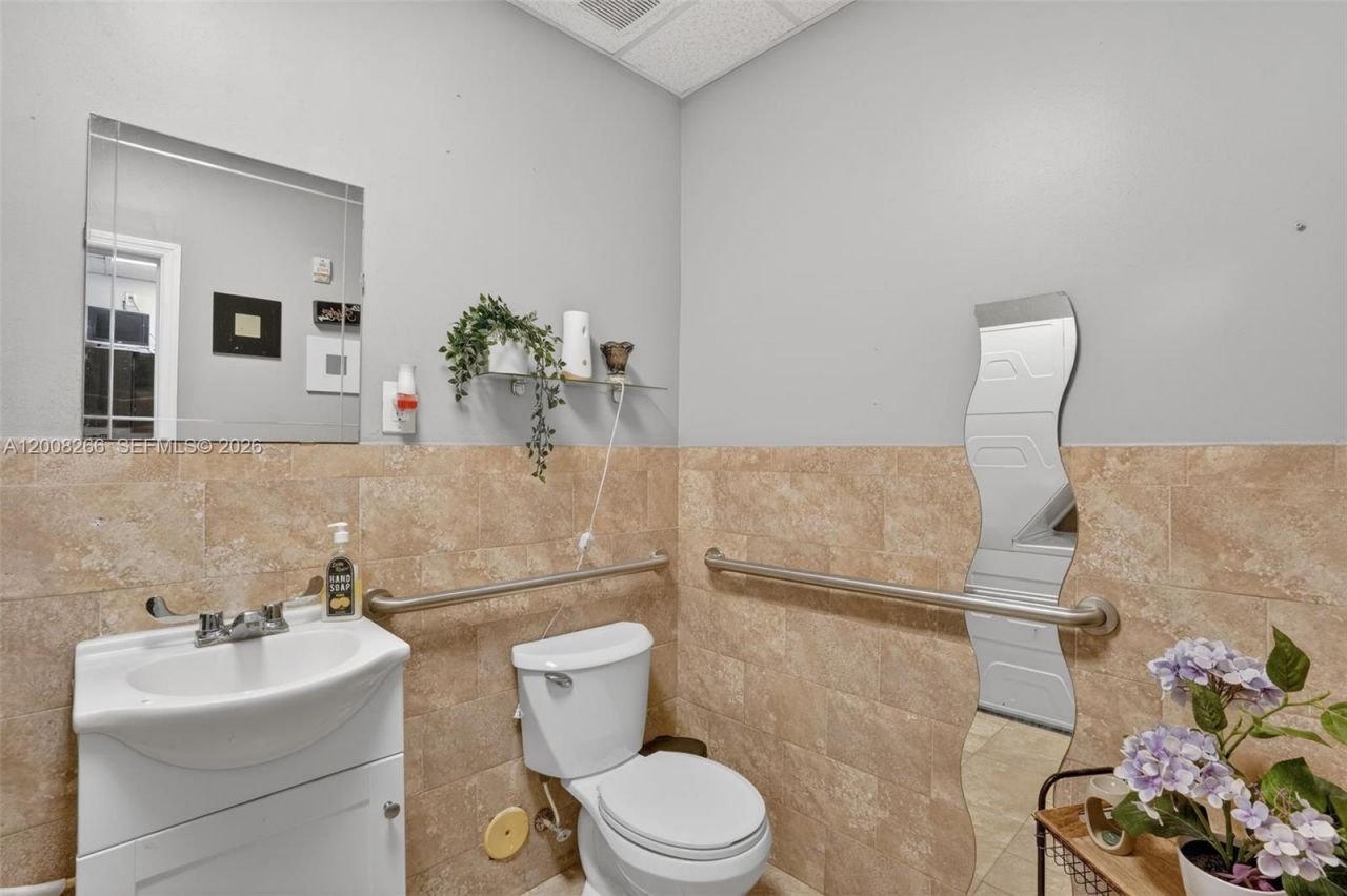 Beauty Salon For Sale On West Kendall , Kendall, FL 33175 Photo