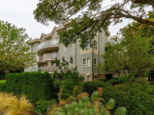 2710 Grosvenor Rd , Unit 403, Victoria, BC V8T 3M9