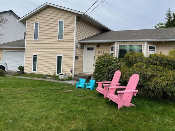 1646 Maquinna Ave , Comox, BC V9M 3L7