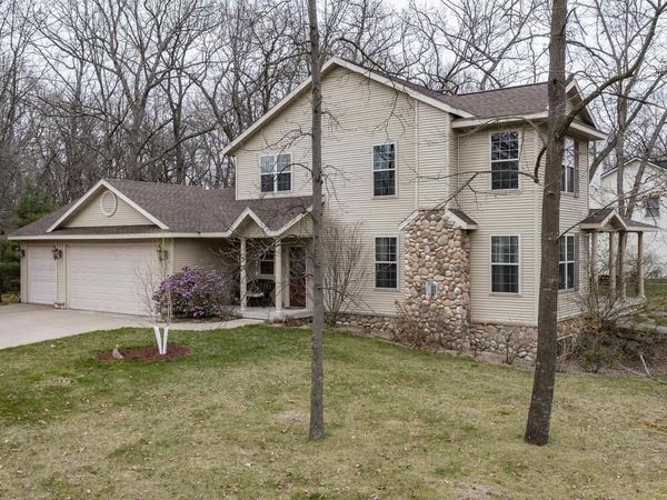 660 SUNSET DRIVE, Waupaca, WI 54981