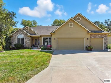 19719 Sterling Court, Plattsmouth, NE 68048