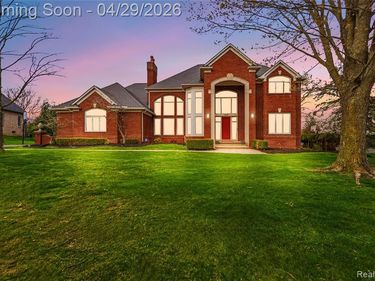 1920 Vinsetta Court, Oakland Twp, MI 48306