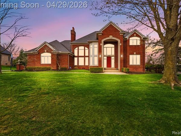 1920 Vinsetta Court, Oakland Twp, MI 48306