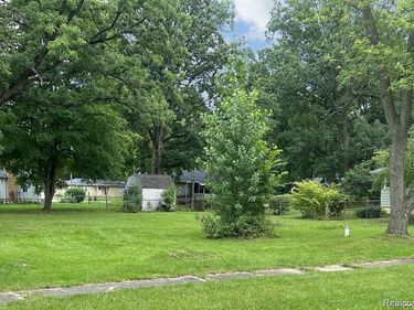 1465 MCEWEN Street , Burton, MI 48509