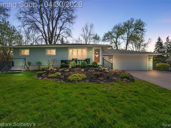 2721 Midvale Drive, Rochester Hills, MI 48309