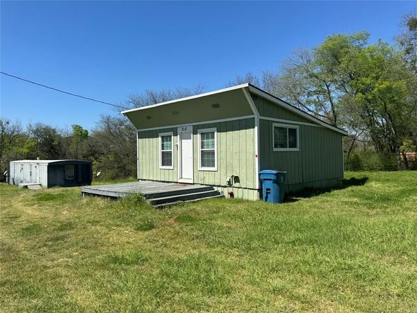 202 W Tarrant Street , Cumby, TX 75433