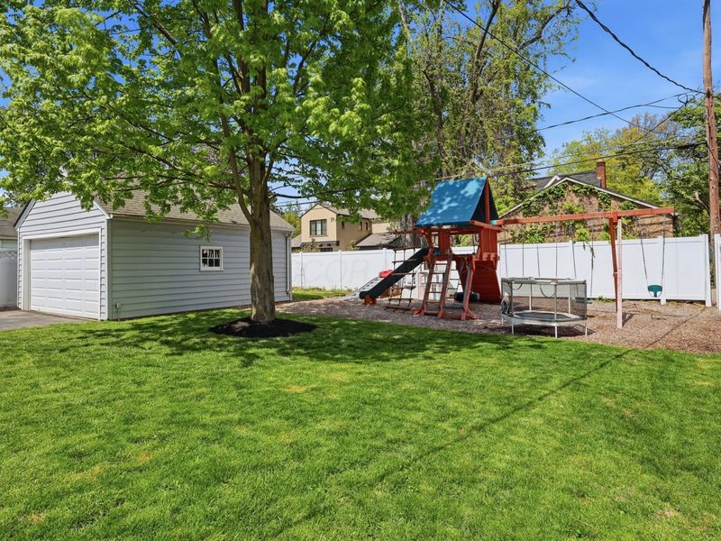 1632 Grenoble Road, Columbus, OH 43221 Photo 29