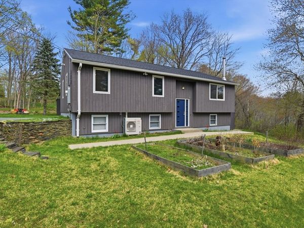 138 West St, Easthampton, MA 01027