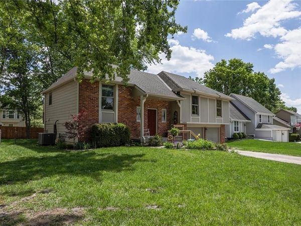 14005 S Cottonwood Drive, Olathe, KS 66062