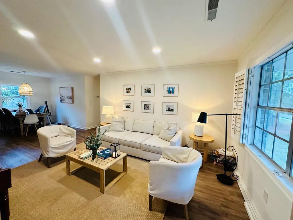 936 Lansing Drive Photo 5