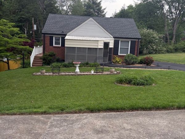 1735 Merritt Dr , Clarksville, TN 37043