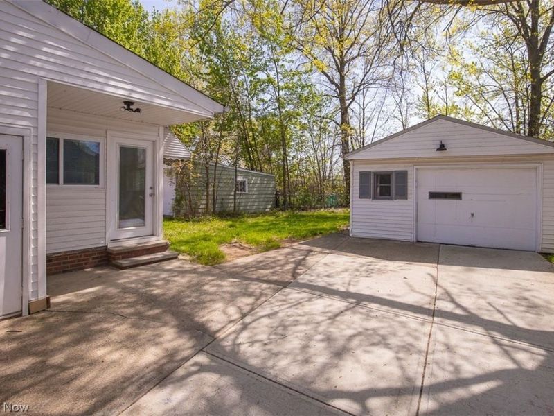 32610 Willowick Drive, Willowick, OH 44095 Photo 2