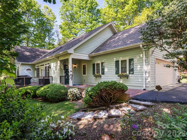 4 Dogwood Glen Circle , Etowah, NC 28729