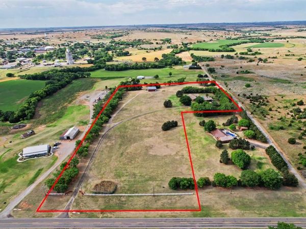 202 Whiteshield Street, Hammon, OK 73650