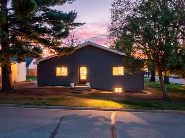 687 4th Avenue NW, New Brighton, MN 55112