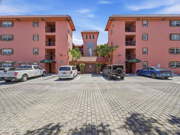 670 Tennis Club Drive, Unit 303, Fort Lauderdale, FL 33311