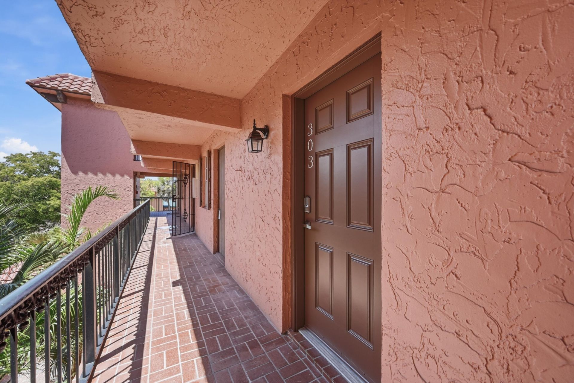 670 Tennis Club Drive, Unit 303, Fort Lauderdale, FL 33311 Photo