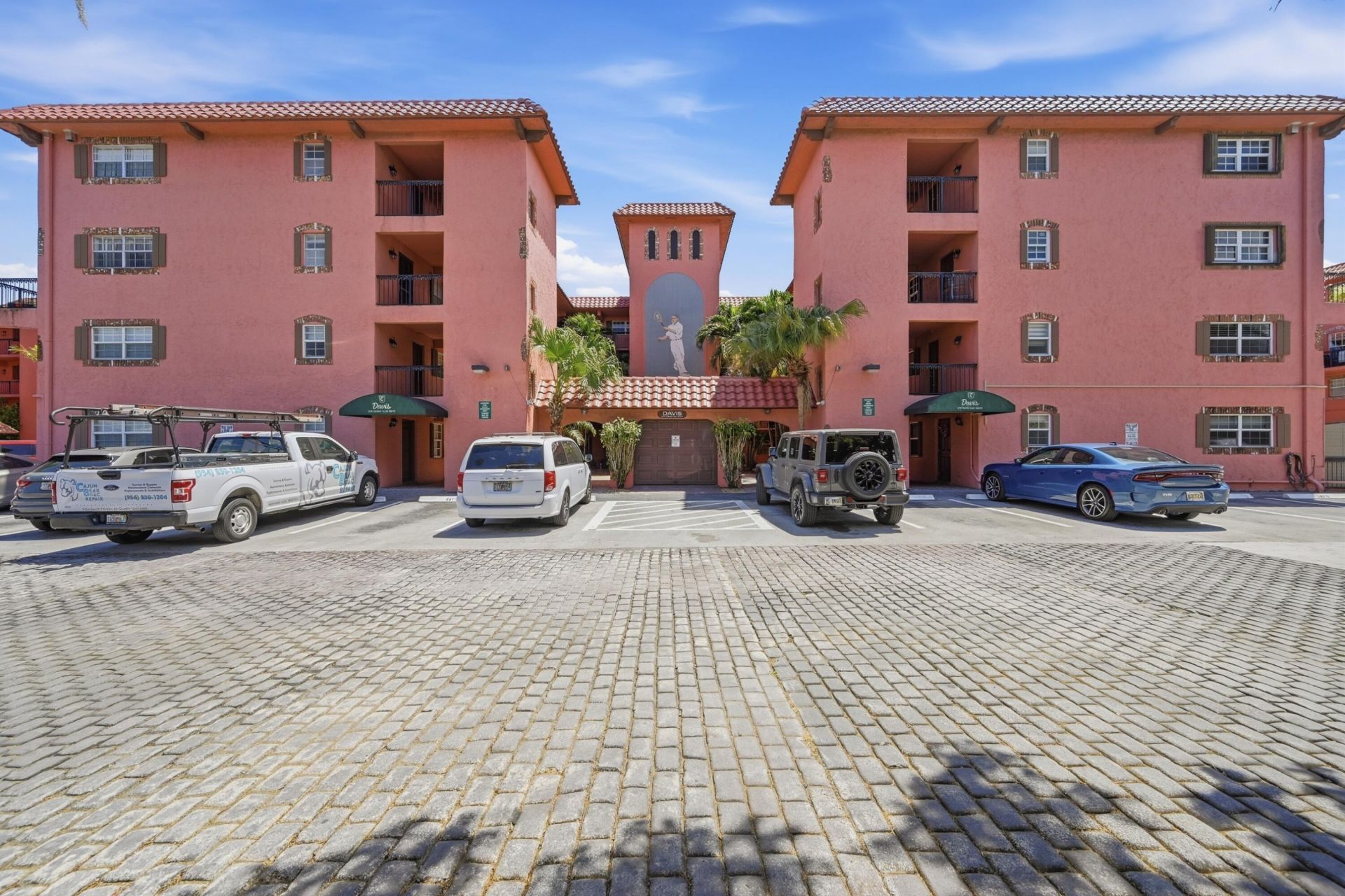 670 Tennis Club Drive, Unit 303, Fort Lauderdale, FL 33311 Photo