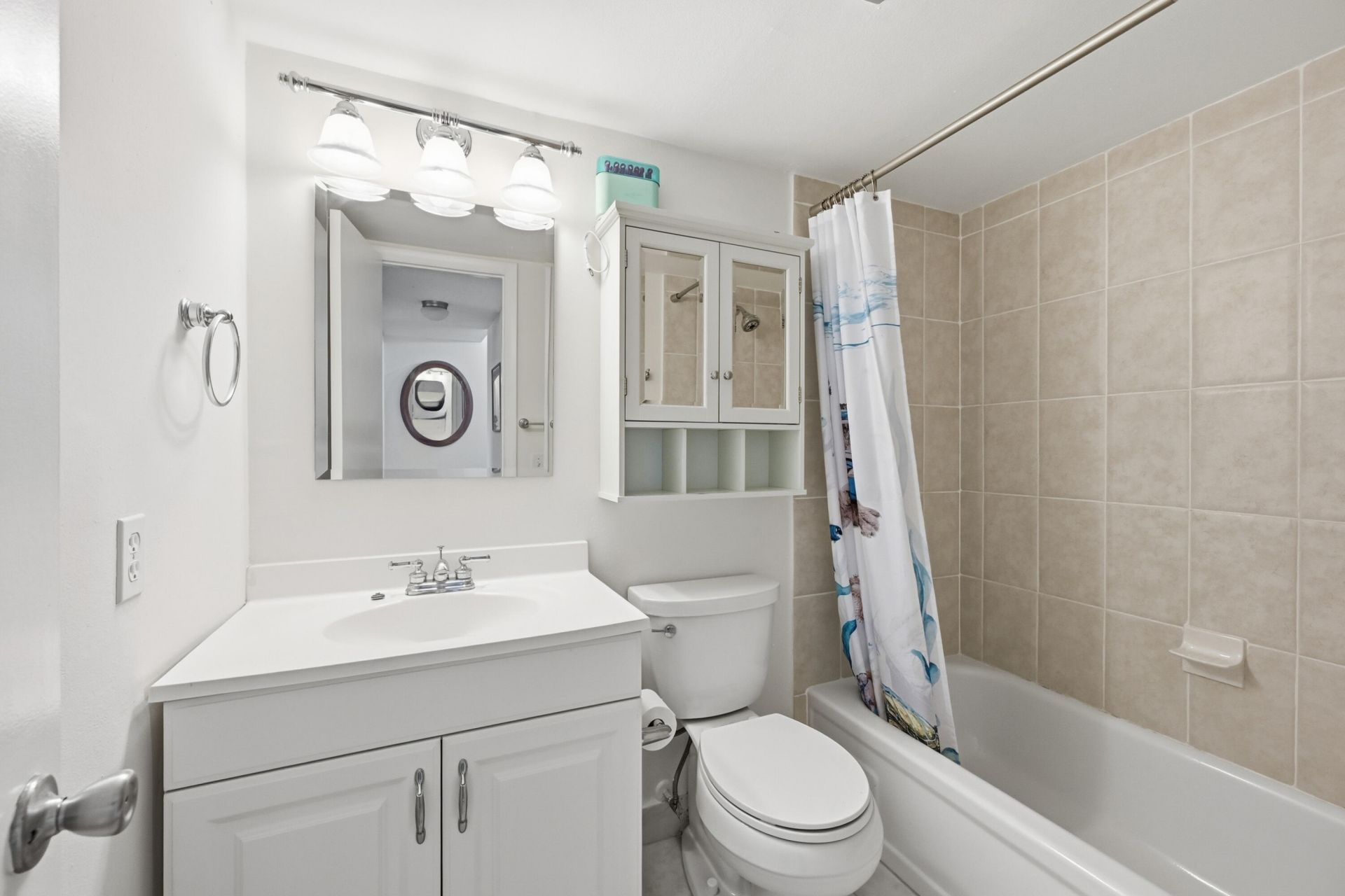 670 Tennis Club Drive, Unit 303, Fort Lauderdale, FL 33311 Photo