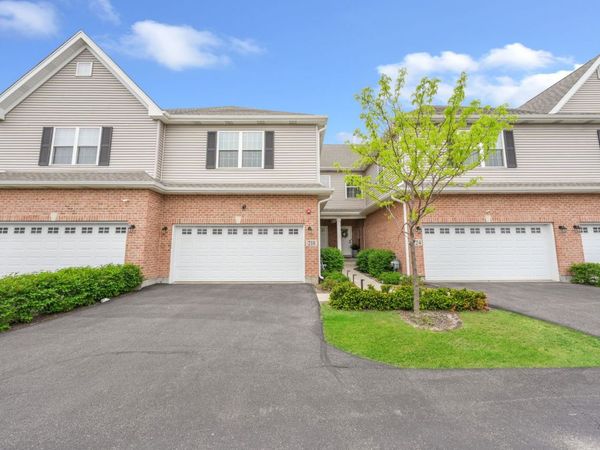 218 Auburn Hills Lane, Addison, IL 60101