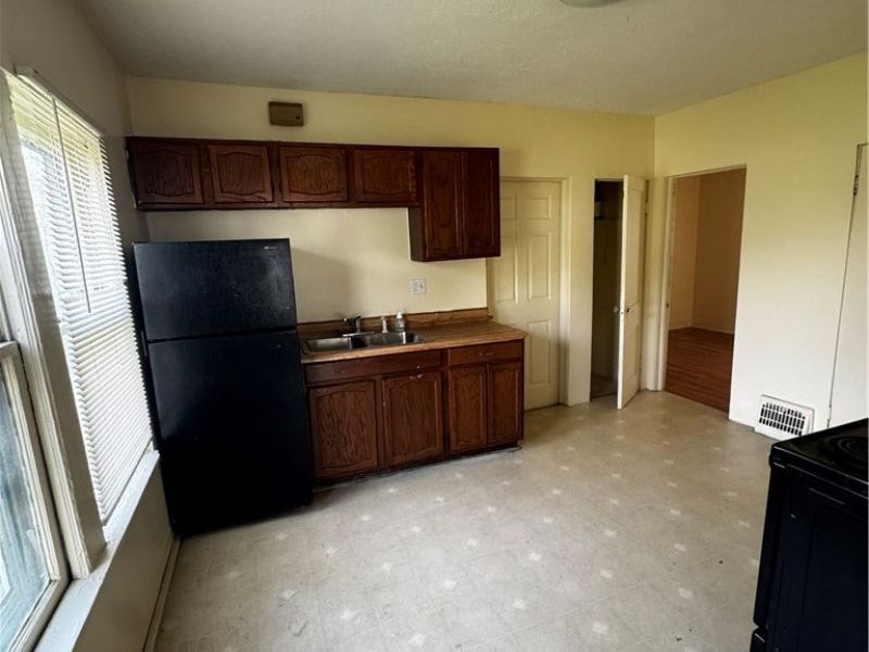 860 Biruta Street, Akron, OH 44307 Photo 2