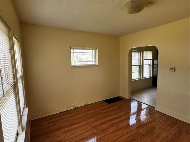 860 Biruta Street, Akron, OH 44307 Photo 4
