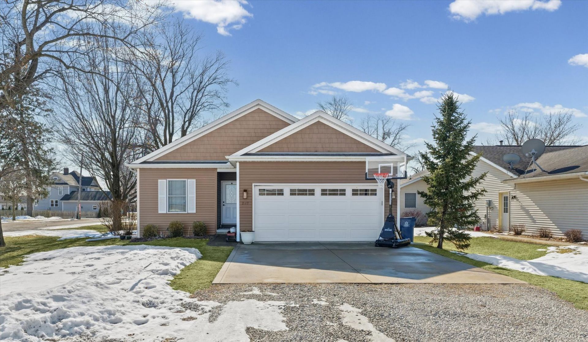 207 E School Street , Royal, IL 61871 Main Photo