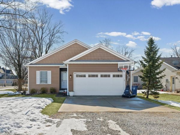 207 E School Street , Royal, IL 61871