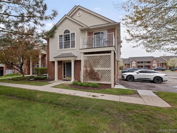 1834 Flagstone Circle, Rochester, MI 48307