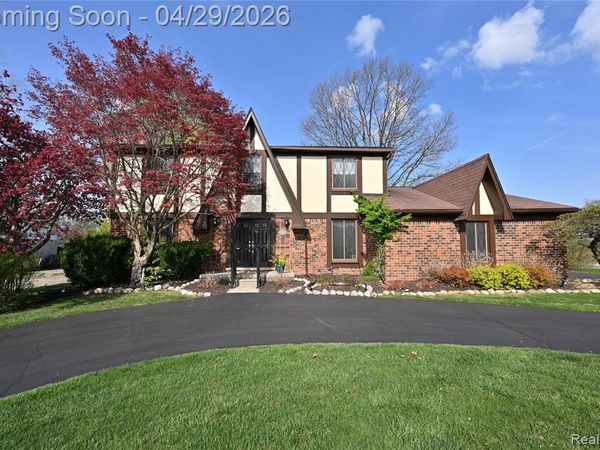 6024 Ledgeway Drive, West Bloomfield Twp, MI 48322