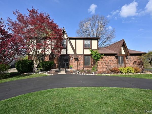6024 Ledgeway Drive, West Bloomfield Twp, MI 48322