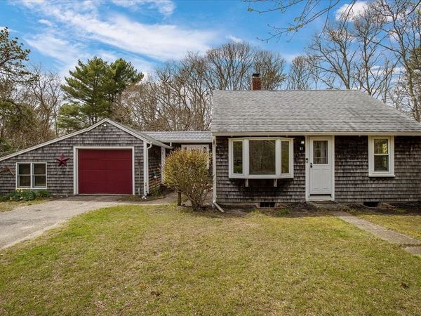 61 Old Phinneys Ln, Barnstable, MA 02630