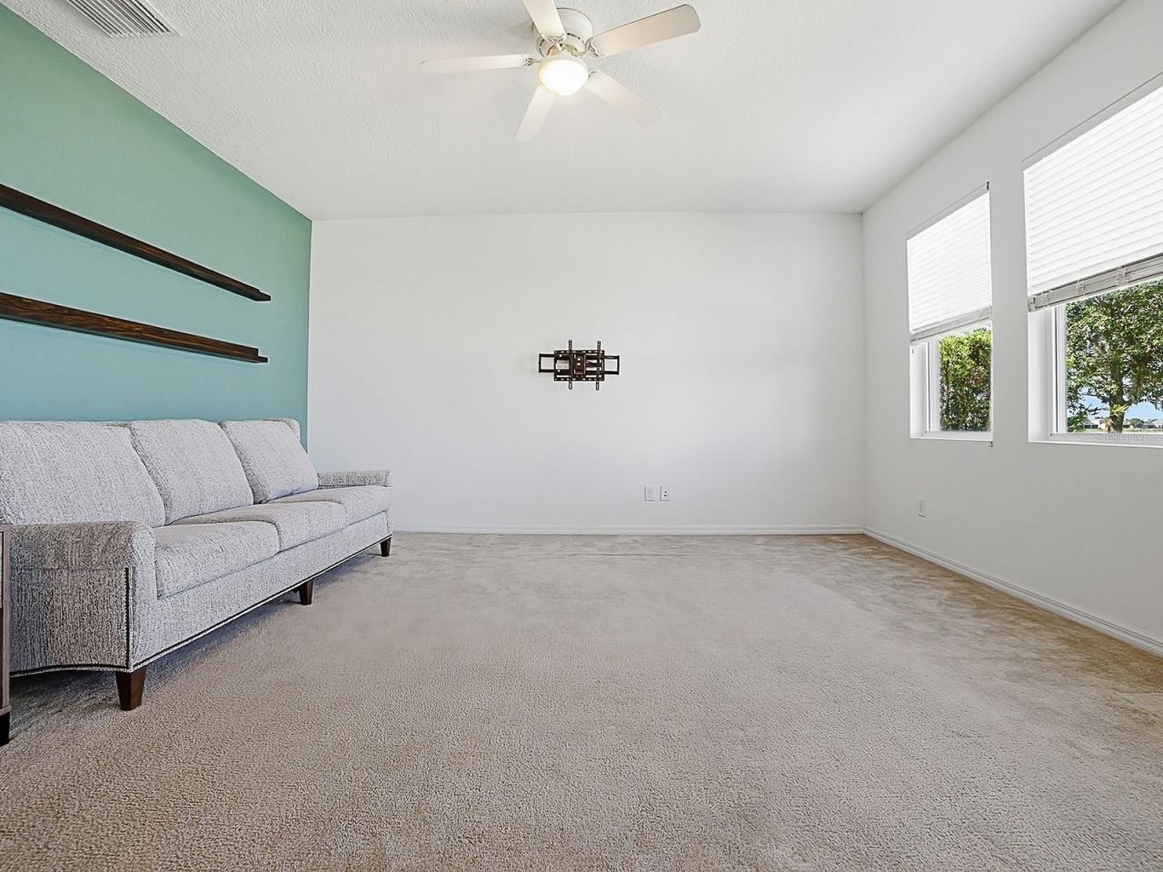 509 Blue Cypress Drive, Groveland, FL 34736