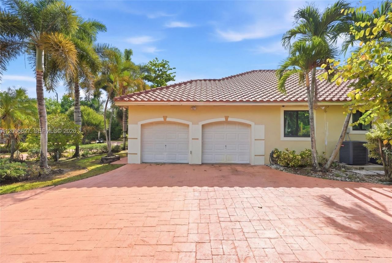 9898 NW 133rd St , Hialeah Gardens, FL 33018 Photo