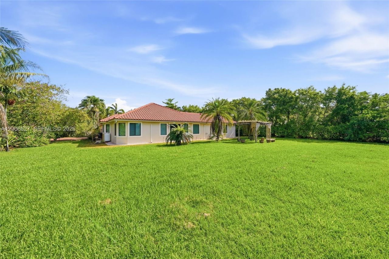 9898 NW 133rd St , Hialeah Gardens, FL 33018 Photo