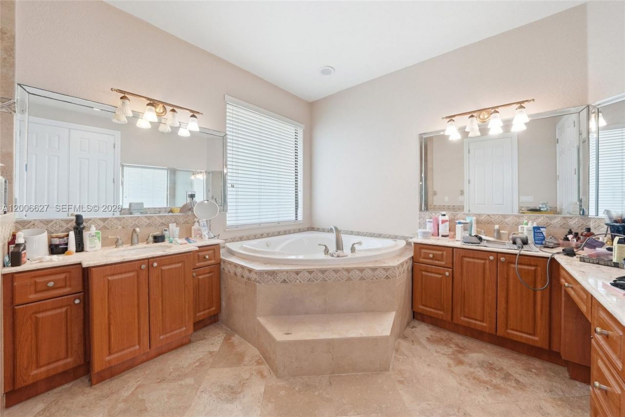 9898 NW 133rd St , Hialeah Gardens, FL 33018 Photo