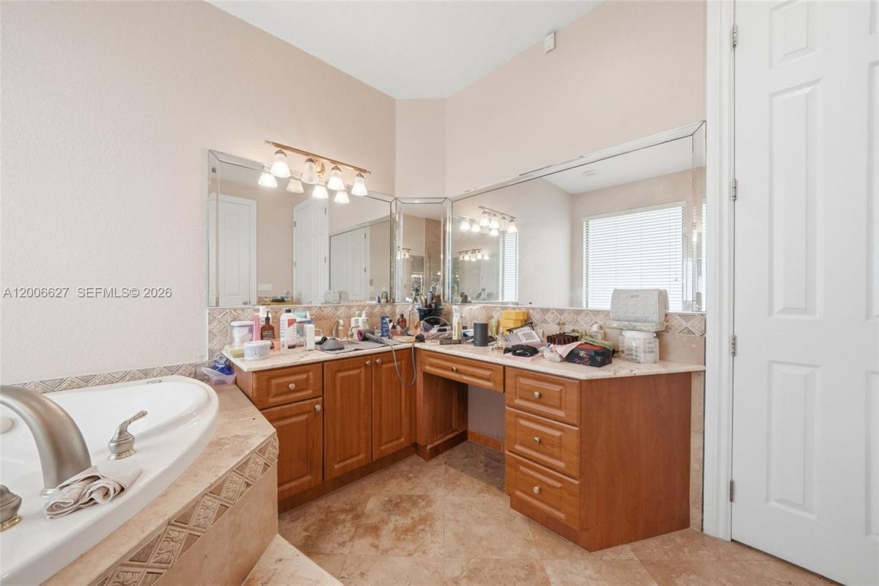 9898 NW 133rd St , Hialeah Gardens, FL 33018 Photo