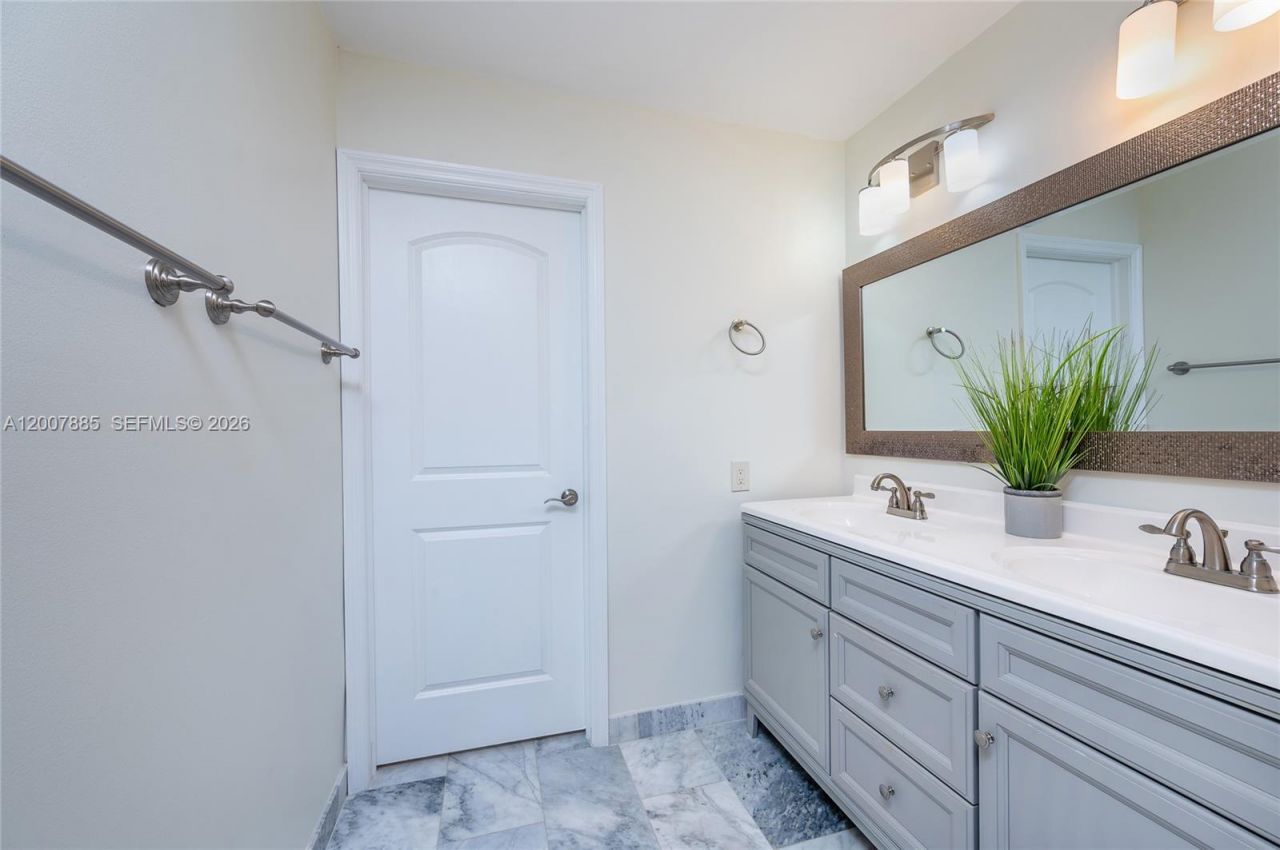 10340 NW 5th Ter, Unit 1-26, Miami, FL 33172 Photo