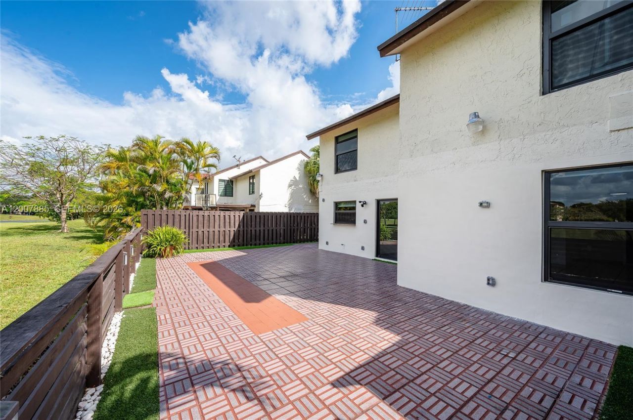 10340 NW 5th Ter, Unit 1-26, Miami, FL 33172 Photo
