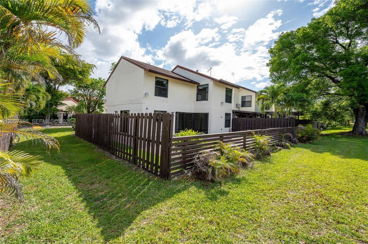 10340 NW 5th Ter, Unit 1-26, Miami, FL 33172 Photo