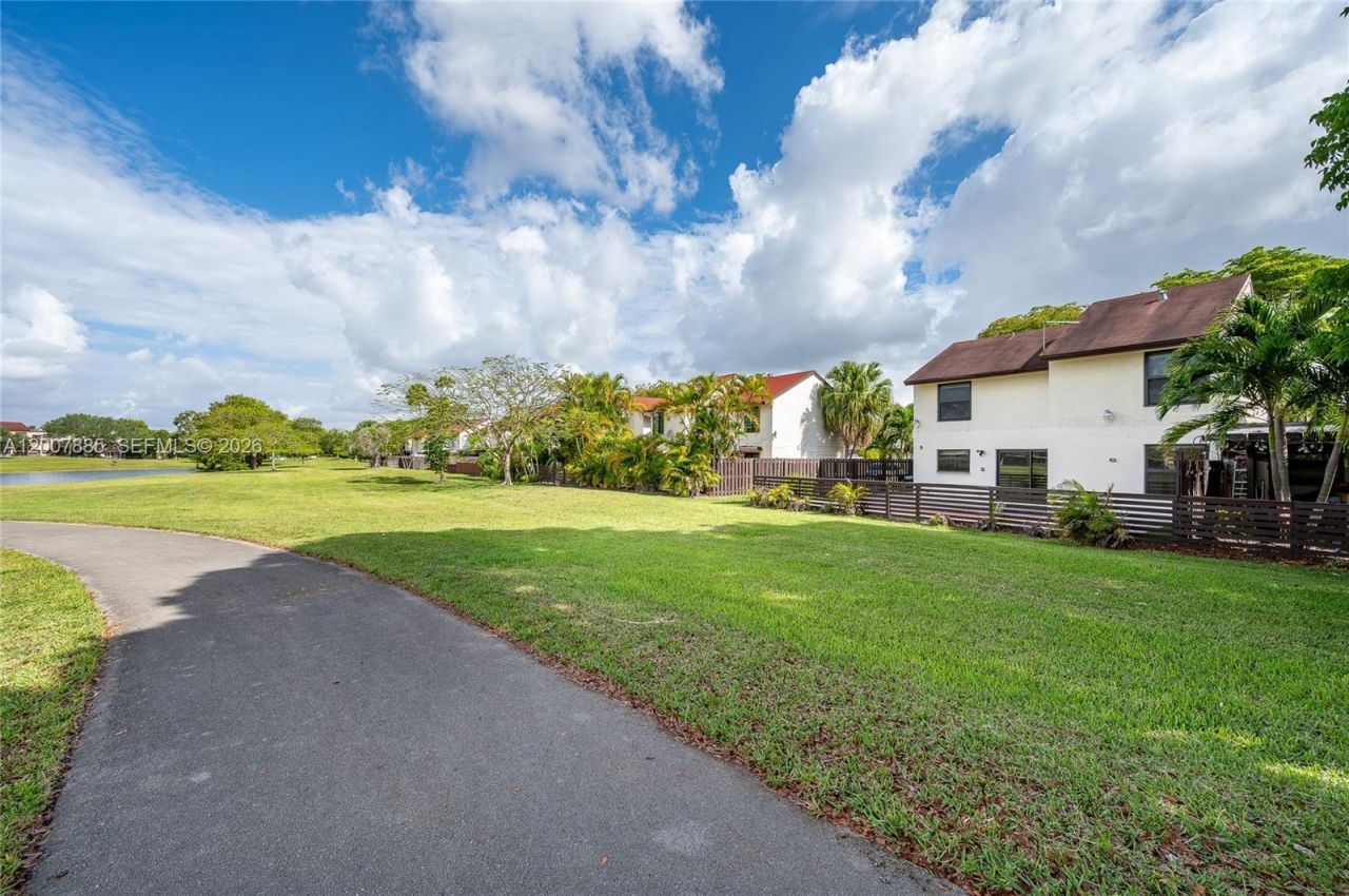 10340 NW 5th Ter, Unit 1-26, Miami, FL 33172 Photo